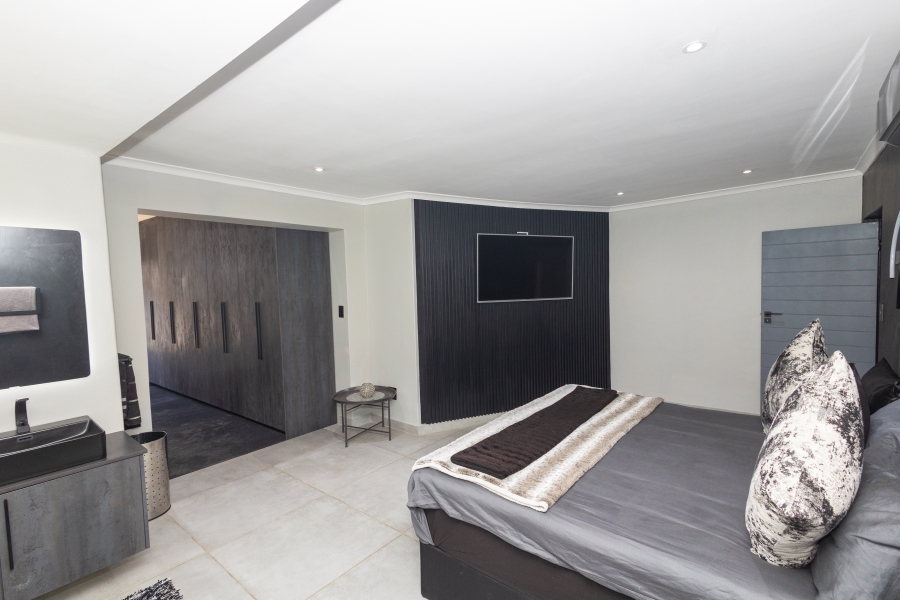 4 Bedroom Property for Sale in Ridgeworth Western Cape